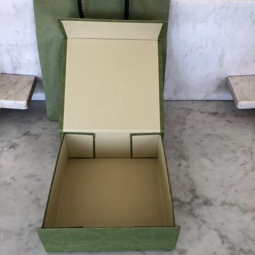 GUCCI Gift Present Set - Textured Green Logo Magnetic Box, Dust Bag & Gi…